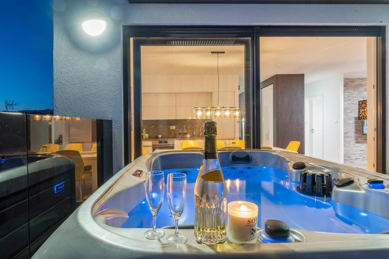 Mediteran Luxury Penthouse With Jacuzzi Mandre Ngoại thất bức ảnh