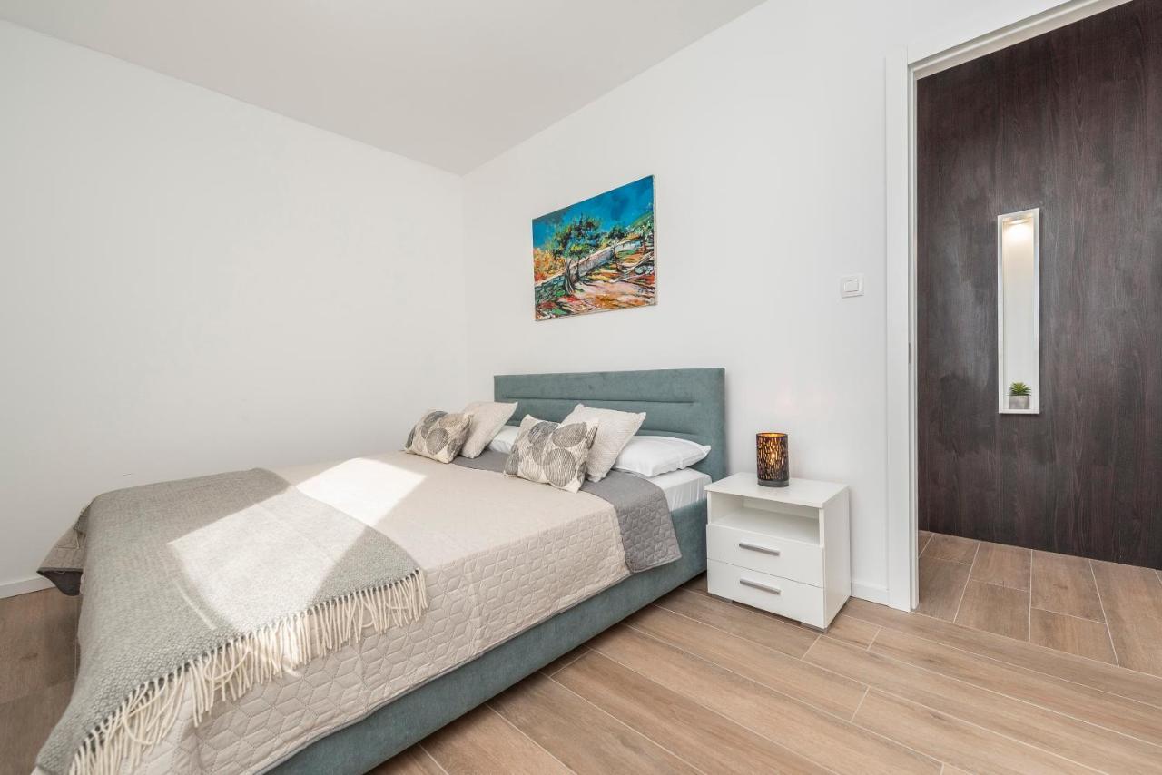 Mediteran Luxury Penthouse With Jacuzzi Mandre Ngoại thất bức ảnh